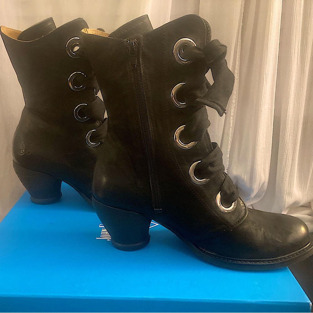 Black Fluevog Gladstones Women’s 9
